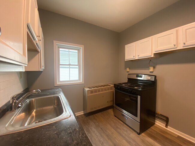 Building Photo - 55 Chase St