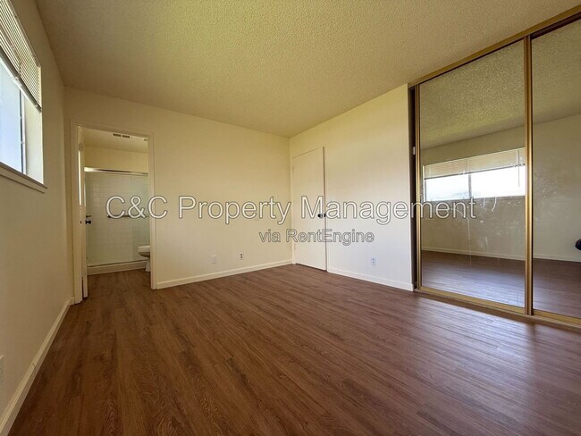 Building Photo - 938 Estrada Ct