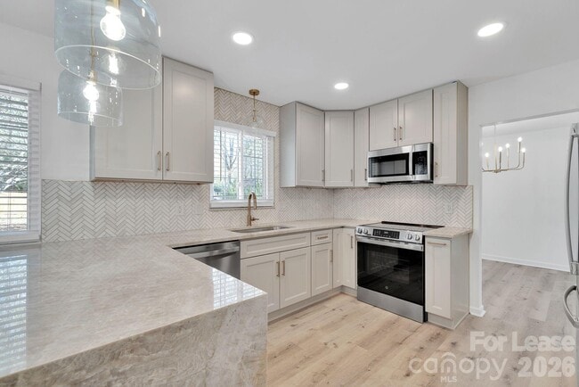 Building Photo - 7404 Shadowlake Dr