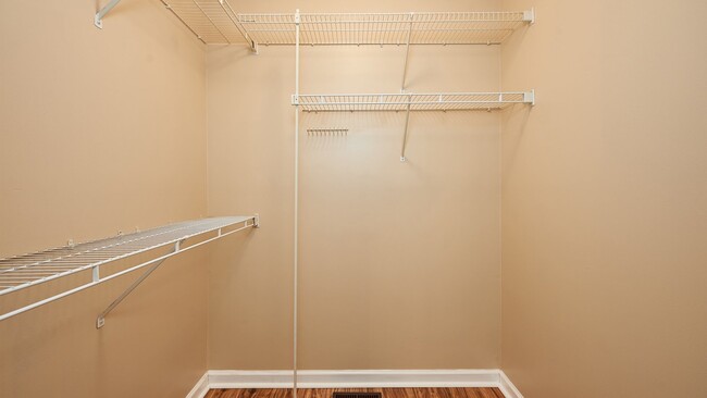 Building Photo - Now Showing: 2BR, 1 1/2BA condo