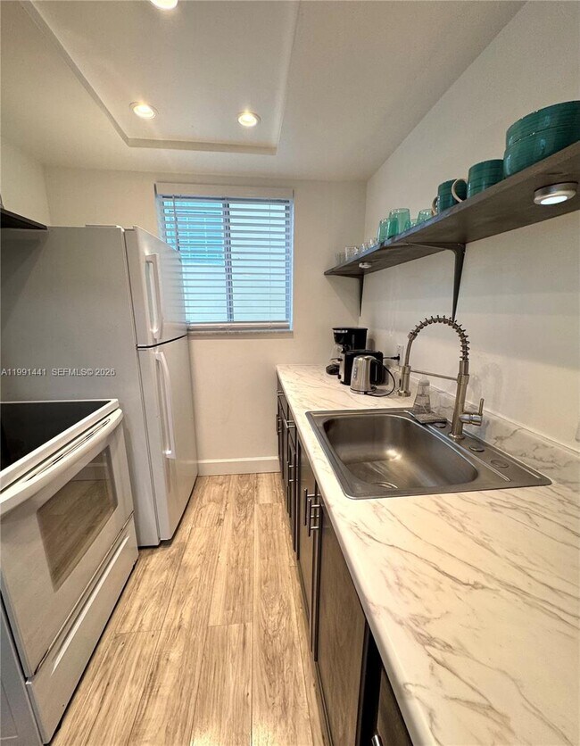 Building Photo - 740 11th St