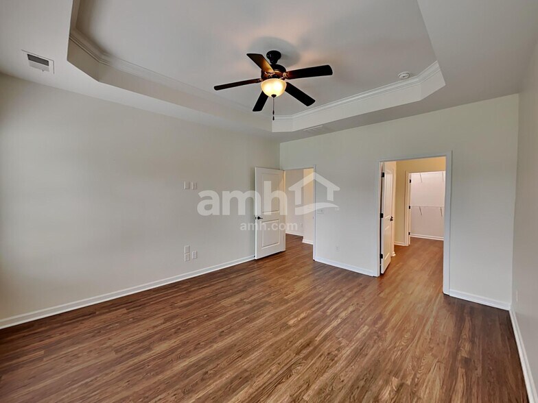 Building Photo - 2215 Ambergate Dr