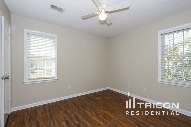 Building Photo - 516 Kenton Dr