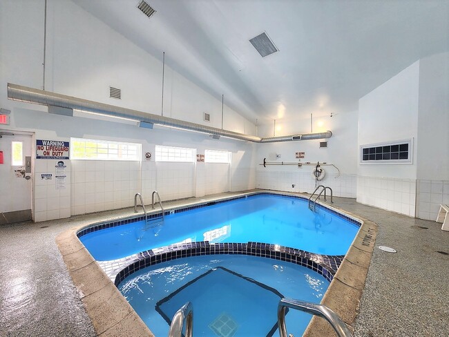 Building Photo - 1301 Wyndham Dr