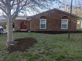 Building Photo - 906 N Wagon Wheel Trl