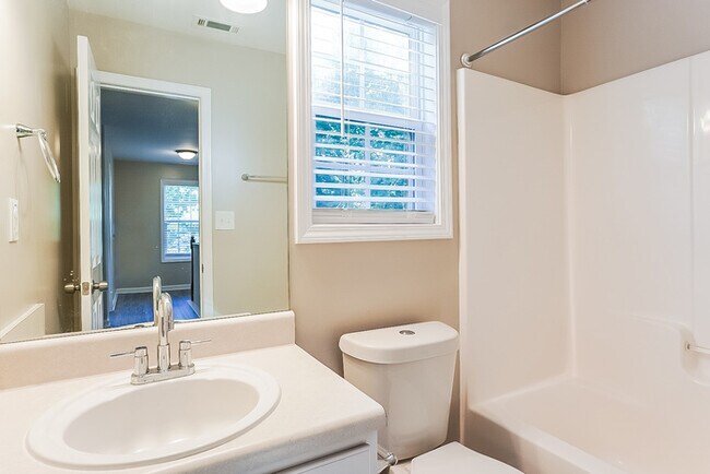 Building Photo - 900 Terrace Mill Dr