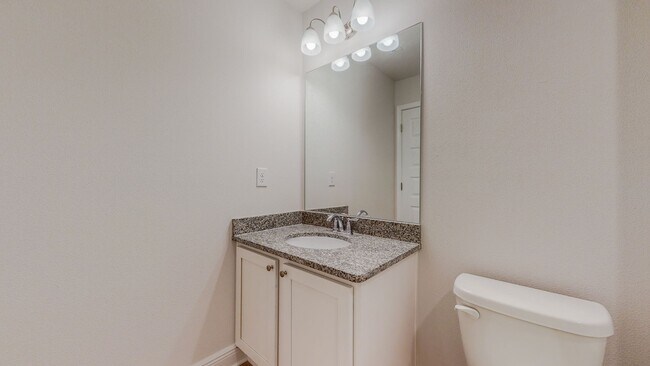 Building Photo - 3 bed 2.5 bathroom townhome in Santa Rosa Beach