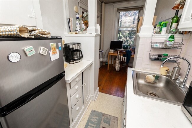 Building Photo - 118 Riverway