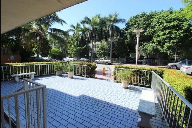 Building Photo - 1725 James Ave