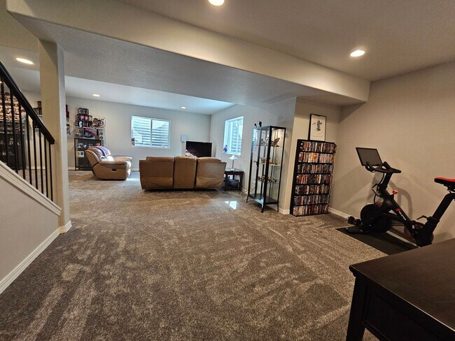 Building Photo - Beautiful 5-bedroom, 5-bathroom home in the desirable Banning Lewis Ranch community!
