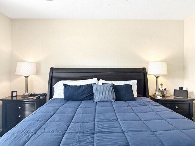 Building Photo - 280 SE 3rd Ave