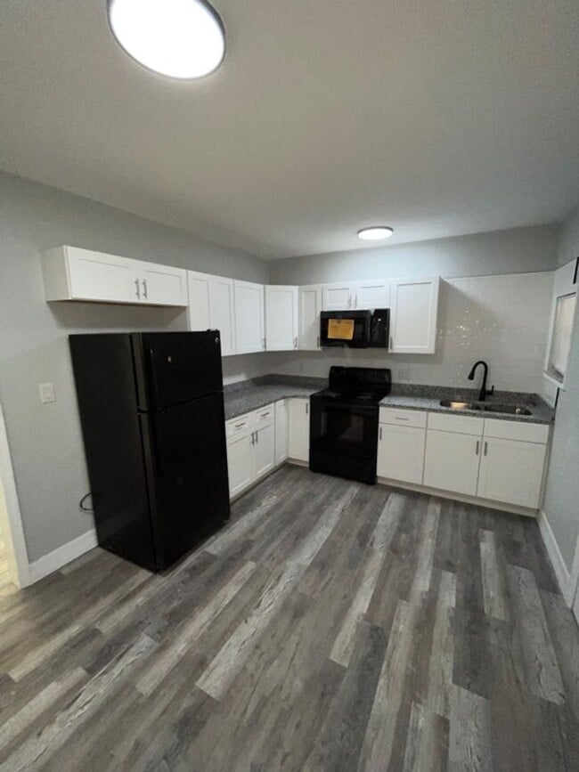 Building Photo - One bedroom One bath - Bartow