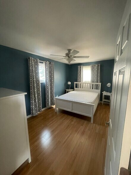 Bedroom Main Floor #1 - with Queen Bed - 622 N Shore Dr