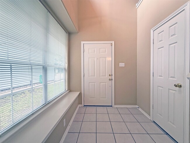 Building Photo - 63 Ledgestone Pl