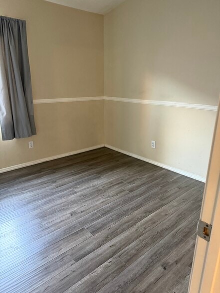 Building Photo - 2443 Avenida Flores