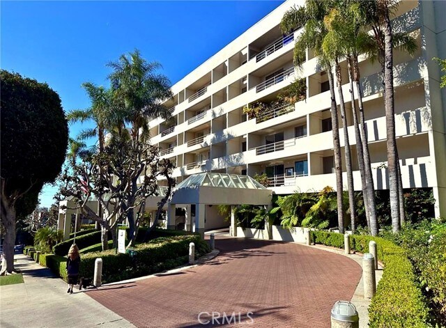 Building Photo - 1131 Alta Loma Rd