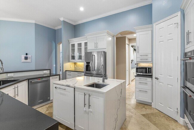 Building Photo - 4675 Manderly Dr
