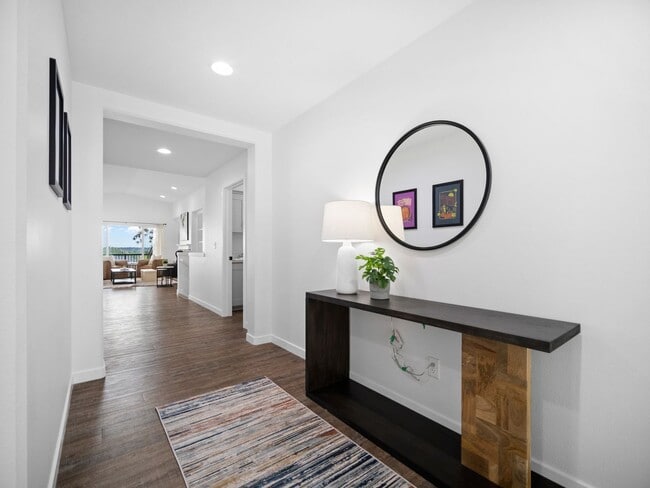 Building Photo - 4 bedroom Modern Home at Eagle Ridge Estates