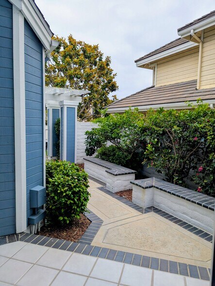 Building Photo - 2730 Point Del Mar