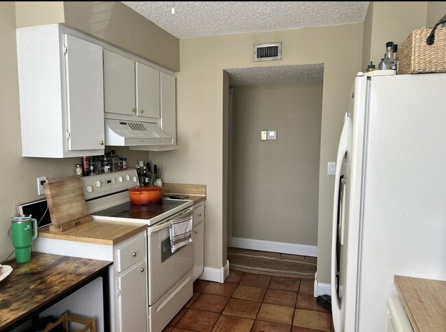 Building Photo - 2455 Lindell Blvd