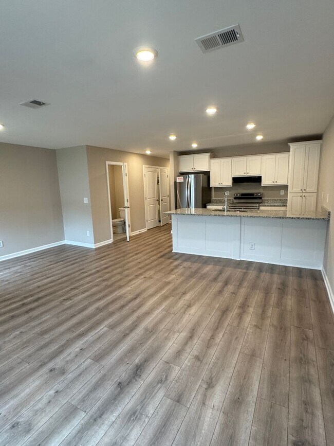 Building Photo - 213 Mountaindale Dr