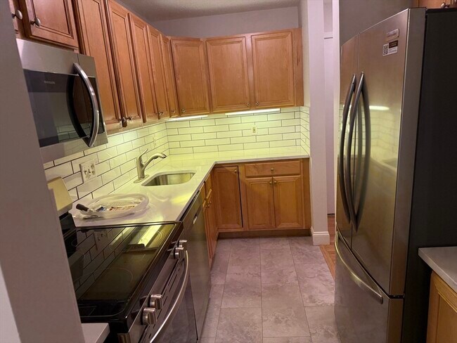 Building Photo - 750 Brookside Dr