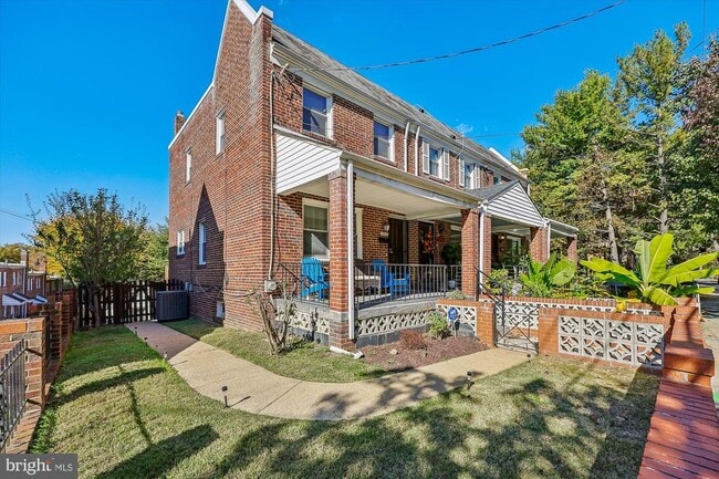 Building Photo - 4808 Fort Totten Dr NE