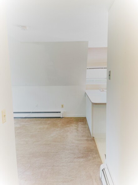 Building Photo - 154 Academy St