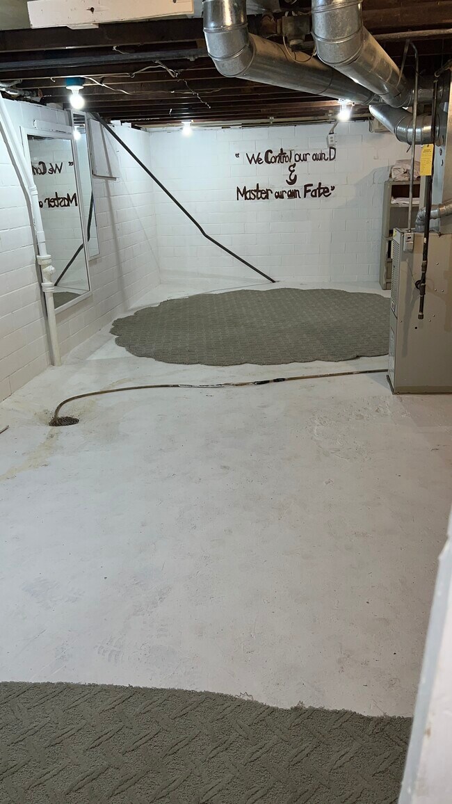 Building Photo - 305 Shelby St