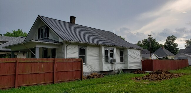 Building Photo - 1319 S 10th St