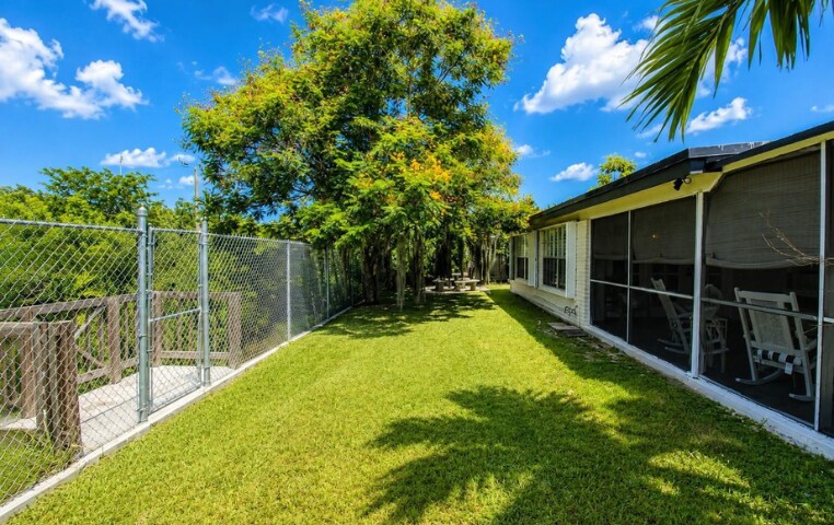 Building Photo - 5380 SW 92nd Ave