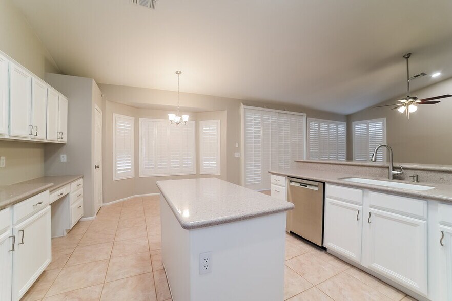 Building Photo - 7064 E Lobo Ave