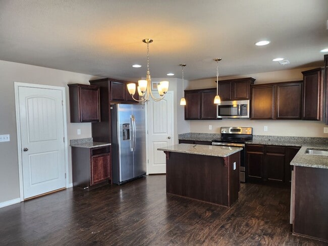 Building Photo - BEAUTIFUL 3BD HOME with A/C in TRAILS at F...