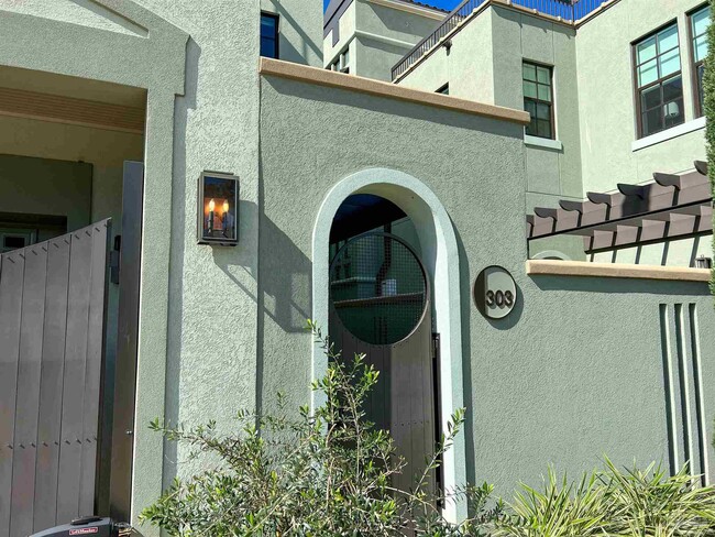 Building Photo - 303 N 8th Ave