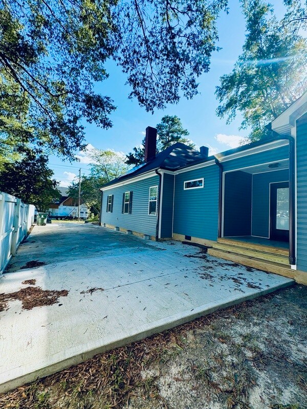 Building Photo - 310 W Horton St