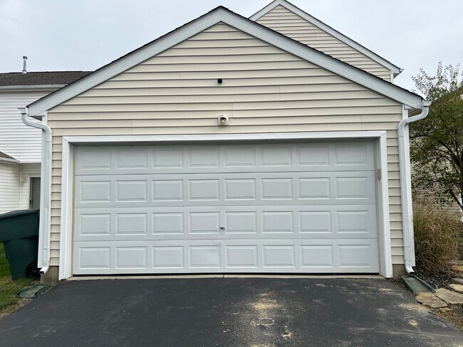 Building Photo - 2191 Painted Cliff Dr