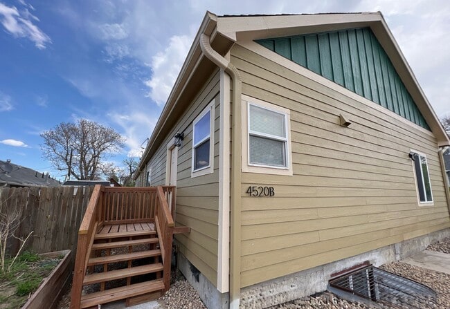 Building Photo - 3 Bed 1 Bath in Denver's Elyria Swansea Neighborhood!