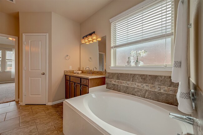 Building Photo - 2431 Garden Falls Dr