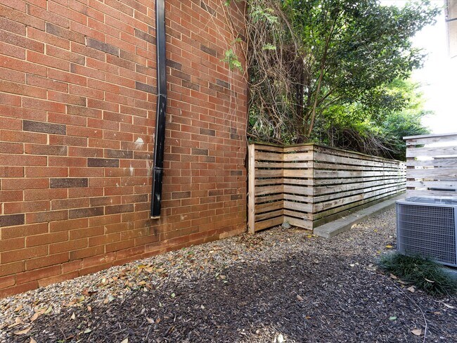 Building Photo - 237 Domain Way
