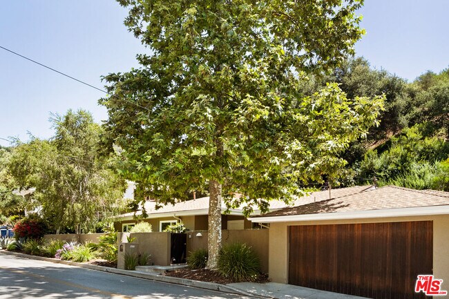 Building Photo - 3588 Mandeville Canyon Rd