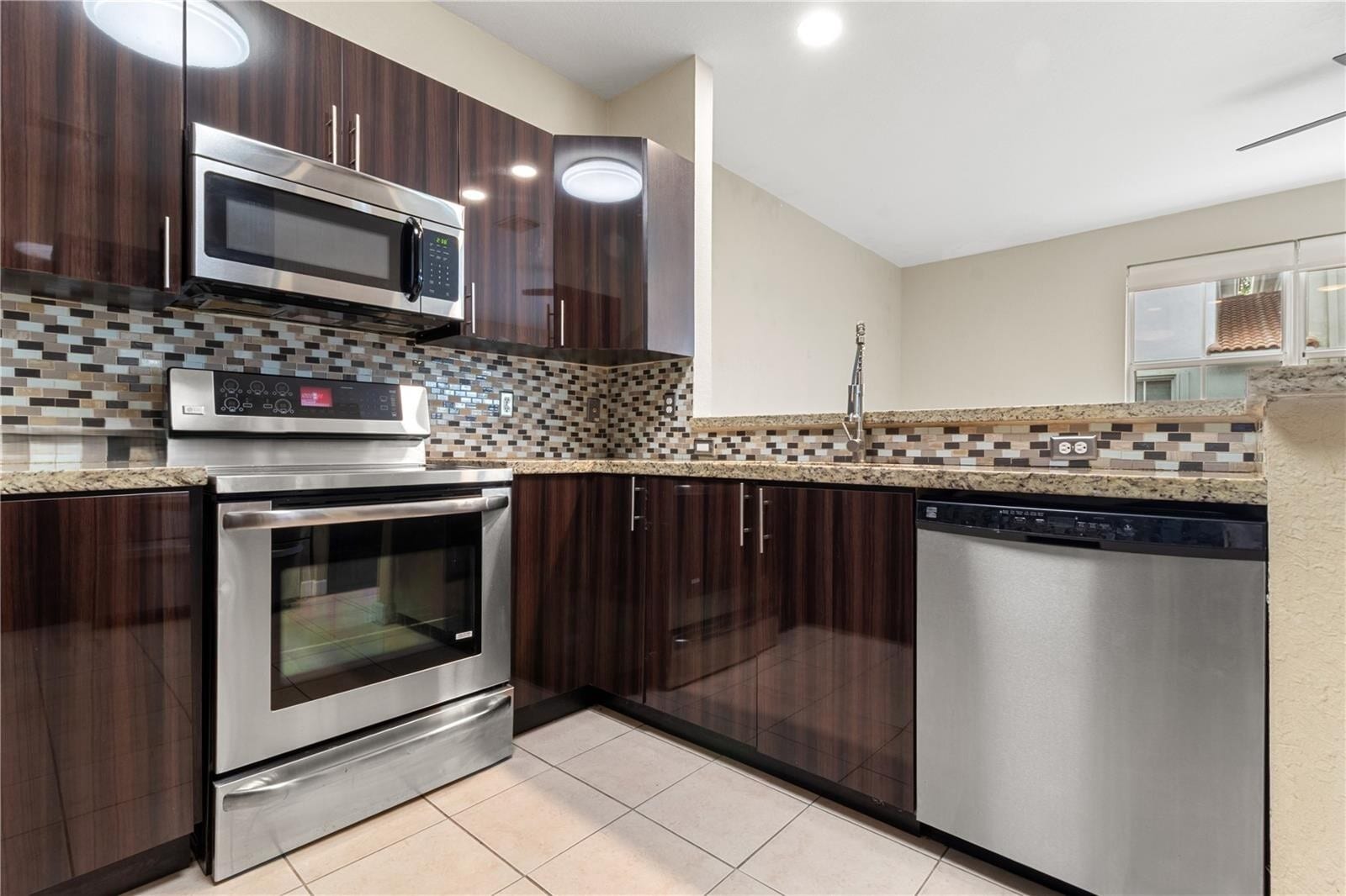 Building Photo - 8562 NW 108th Ave