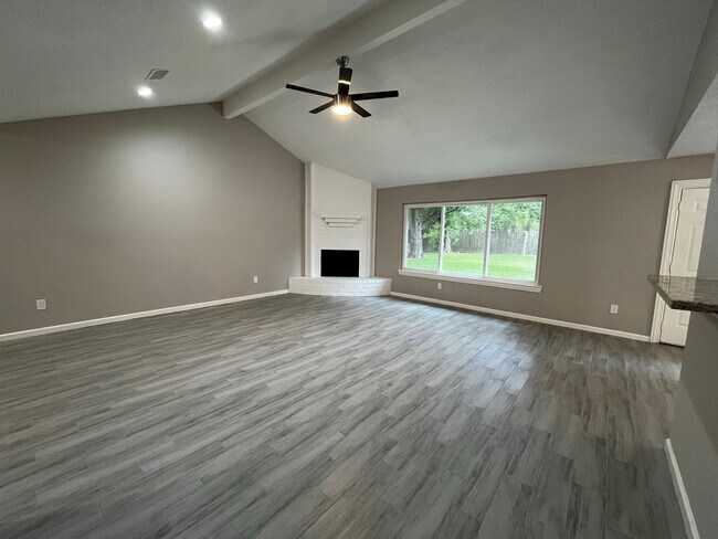 Building Photo - For Lease | 3 Bed, 2 Bath | 1,446 Sq Ft | ...