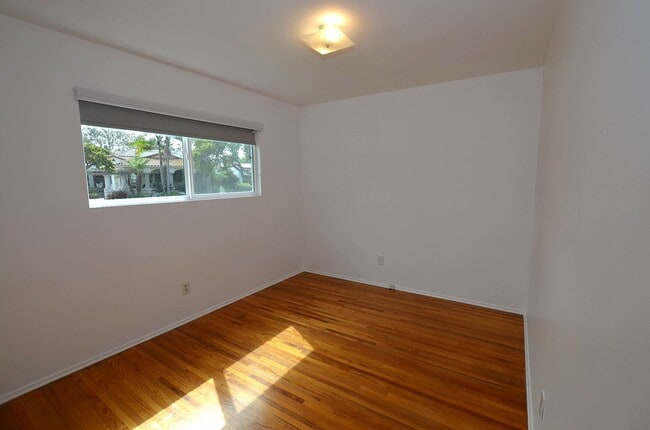 Building Photo - 151 Acacia Way