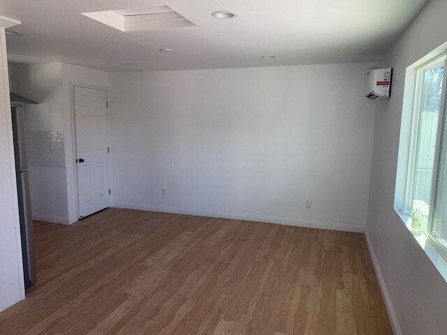 Building Photo - 2229 S Longwood Ave