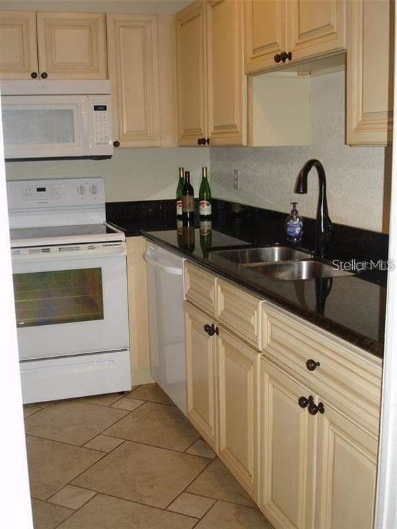 Building Photo - 7211 W Country Club Dr N