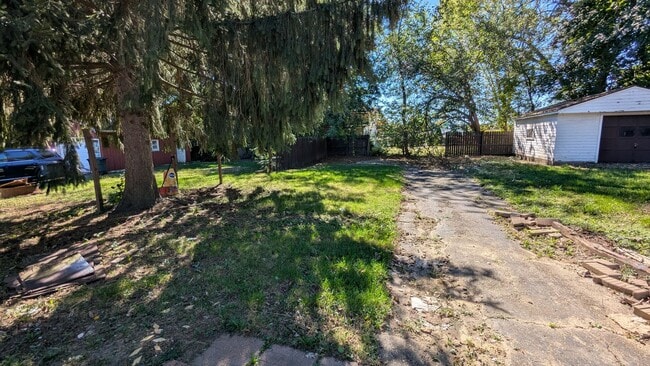 Building Photo - 4-Bedroom, 1-Bathroom Single Family Home f...