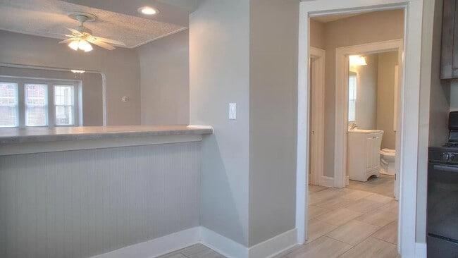 Building Photo - 2979 N Murray Ave