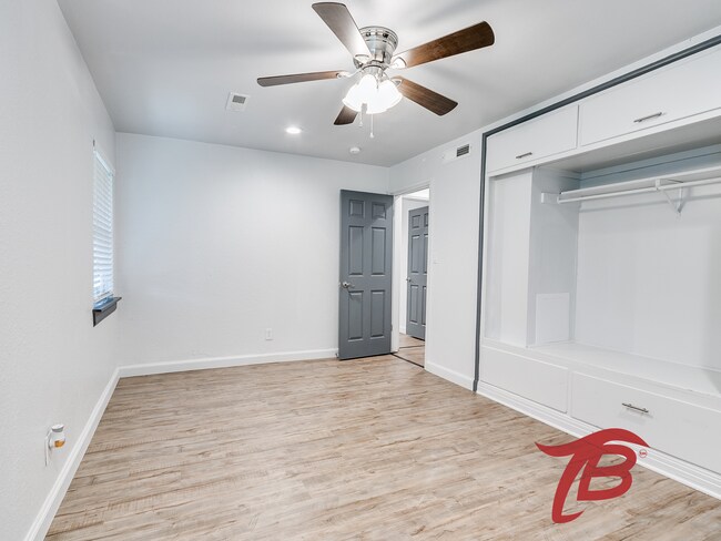 Building Photo - 2214 N Florida Ave