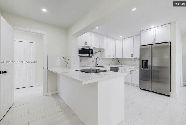 Building Photo - 865 W 72nd Pl