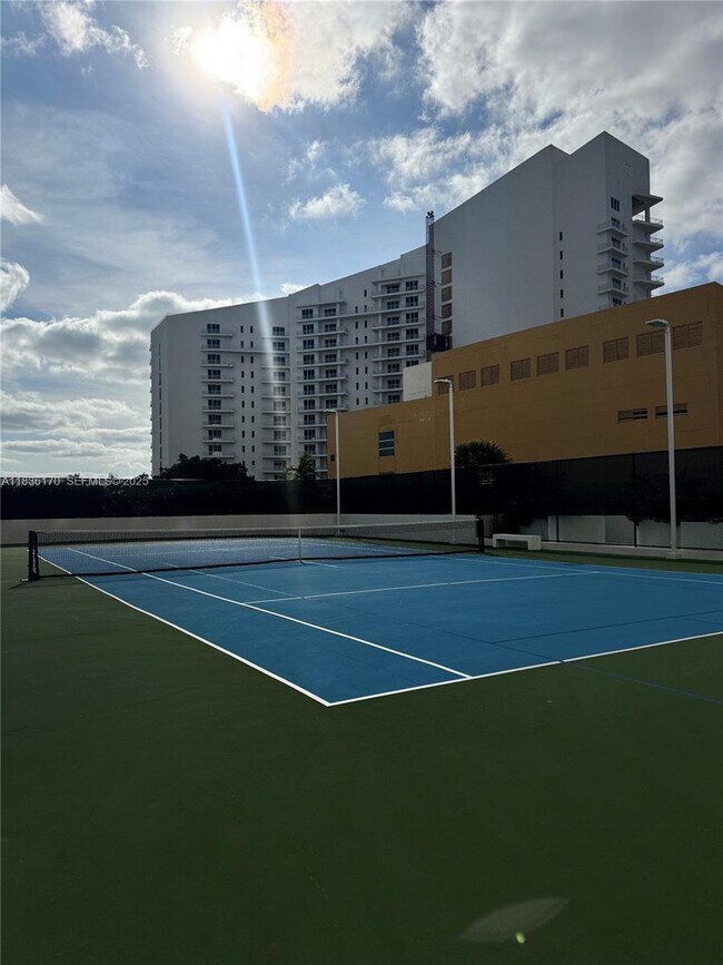 Building Photo - 770 Claughton Island Dr